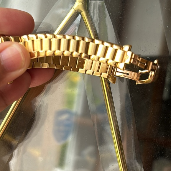 ✨SOLD✨
Baume Mercier Riviera 18k Gold & Diamond
 Watch - Picture 9 of 16